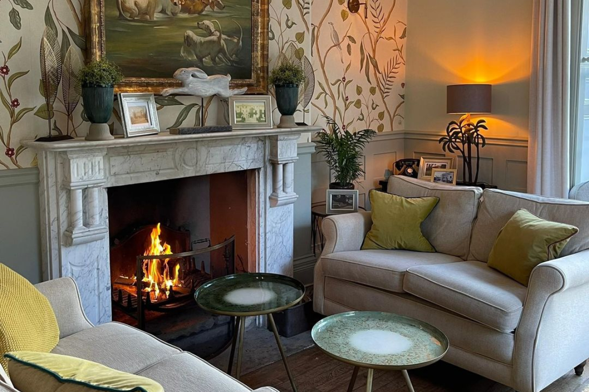 lounge-burleigh-court-cotswolds